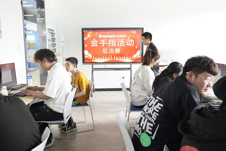 哈爾濱新華電腦學(xué)校
