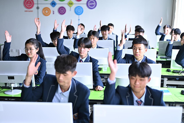 哈爾濱新華電腦學(xué)校