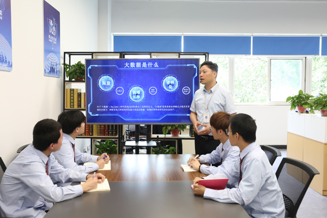 哈爾濱新華電腦學(xué)校