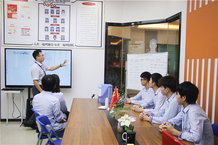 初中畢業(yè)生學(xué)什么技術(shù)好？職業(yè)規(guī)劃師建議：選擇比努力更重要！