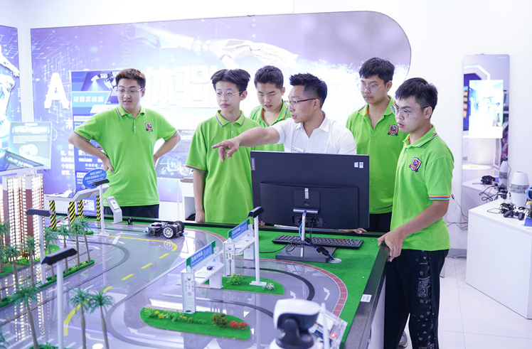2024年適合初高中男生學技術的熱門專業入行門檻低，但就業不錯