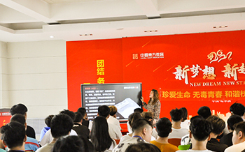 哈爾濱新華電腦學(xué)校積極開展校園禁毒安全教育活動說 ——珍愛生命，遠(yuǎn)離毒品